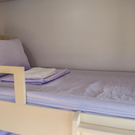 Titan Condo At Studio City Tower 1 Alabang Манила Экстерьер фото