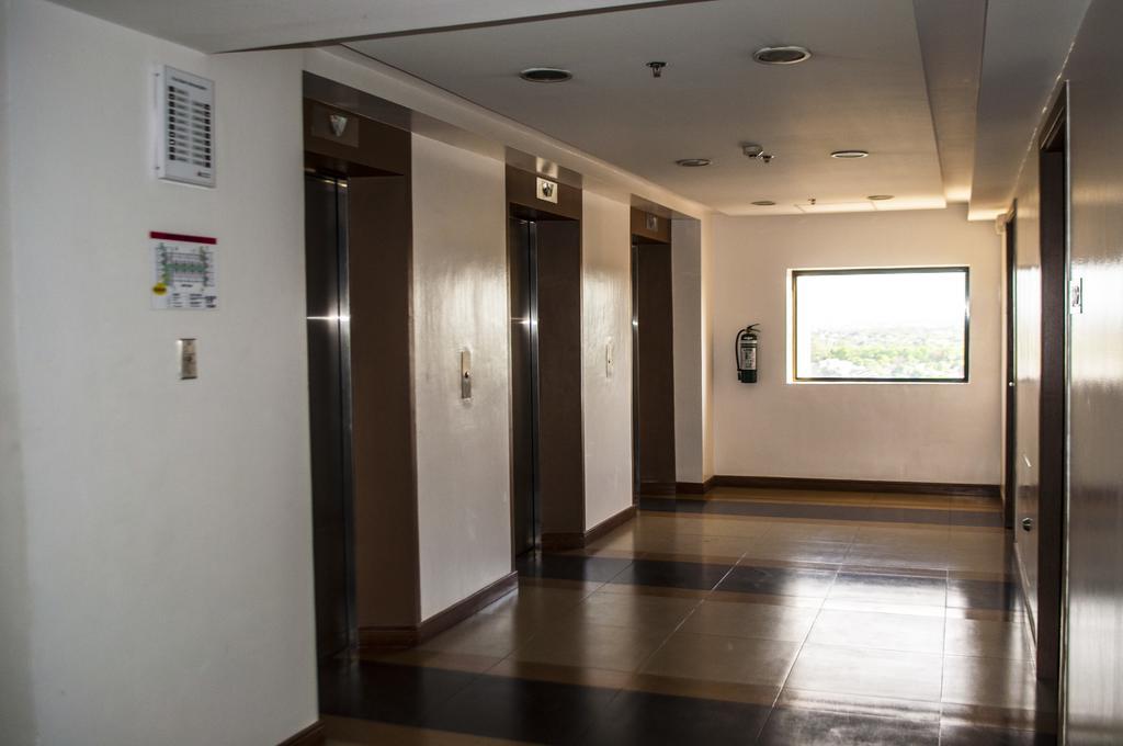 Titan Condo At Studio City Tower 1 Alabang Манила Экстерьер фото