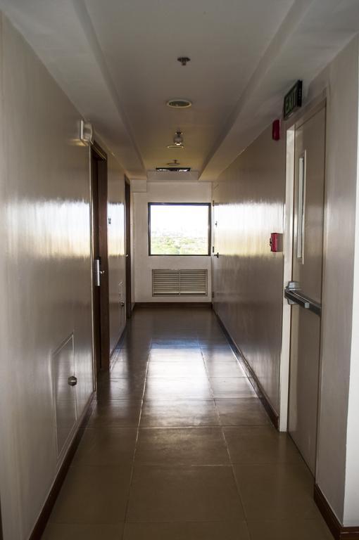 Titan Condo At Studio City Tower 1 Alabang Манила Экстерьер фото